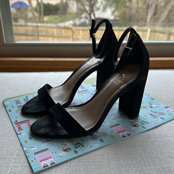 Black strappy heels - Picture 3 of 8